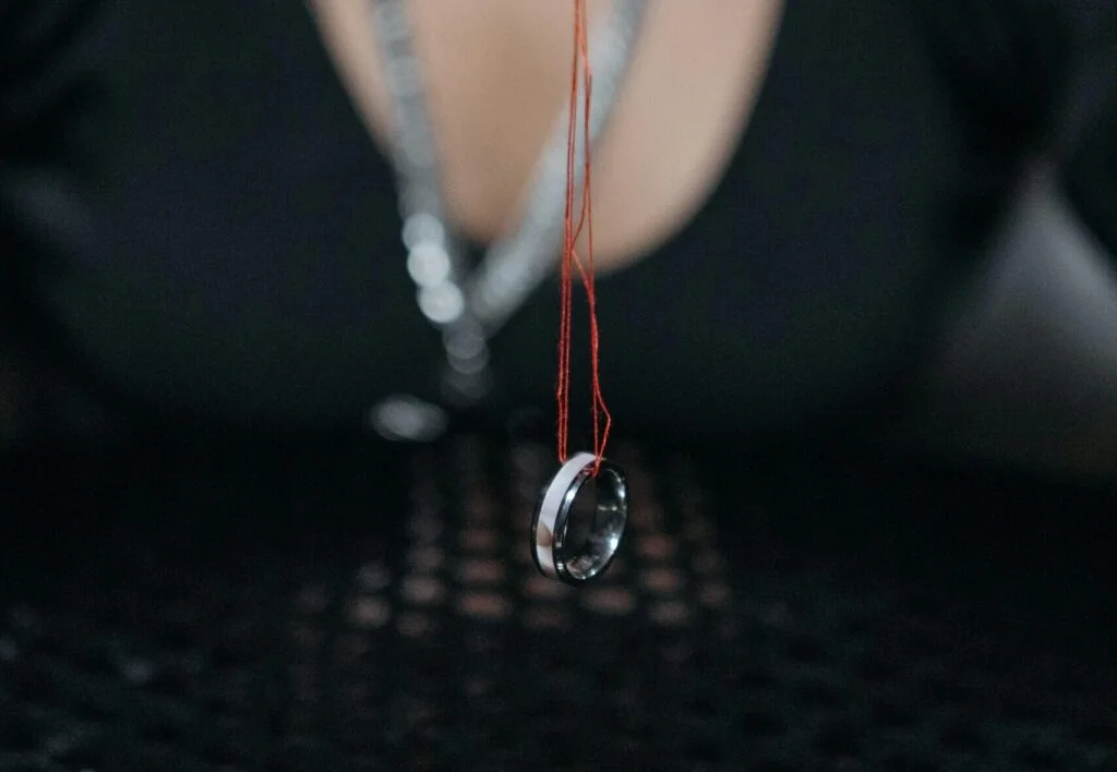 ringonstring-scaled-e1725168258419-1024x708-1